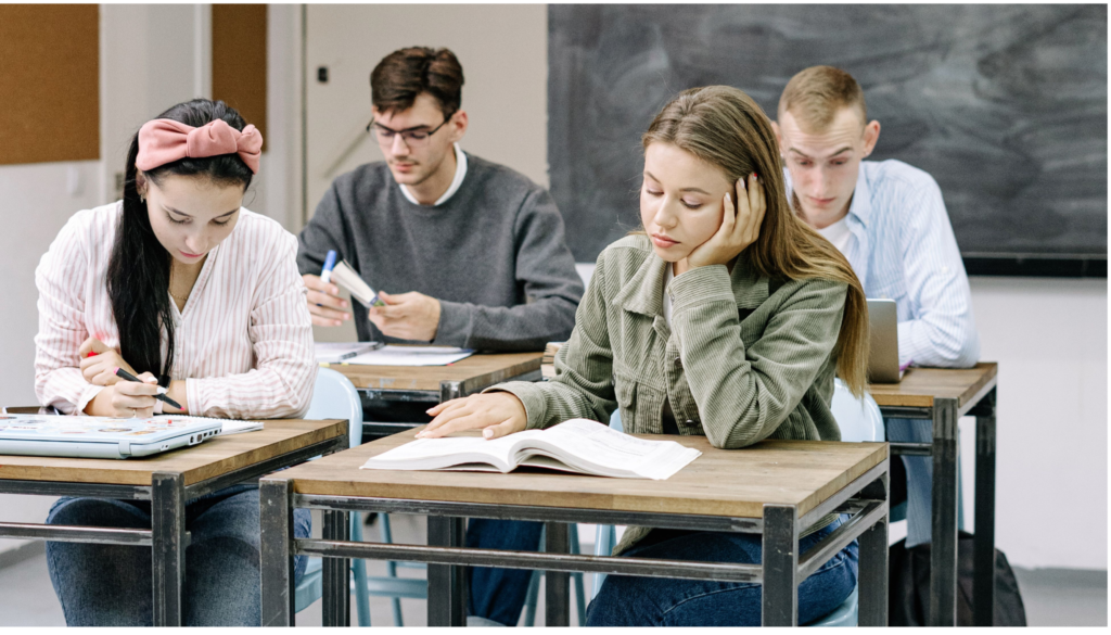 NMMSS Scholarship 2026-27 के लिए कक्षा में पढ़ाई करते छात्र