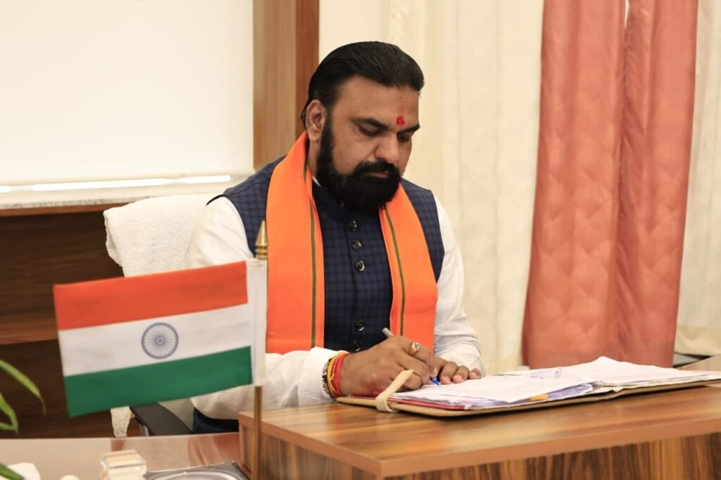 बिहार के मुख्यमंत्री सम्राट चौधरी 15 अप्रैल 2026 को मुख्यमंत्री पद की शपथ लेते हुए