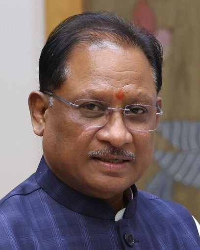 विष्णु देव साय प्रधानमंत्री नरेंद्र मोदी से मुलाकात करते हुए